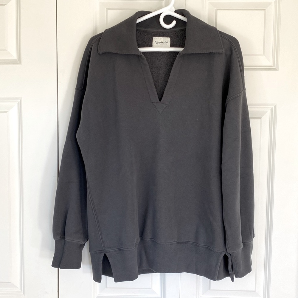 Abercrombie & Fitch collared sweatshirt